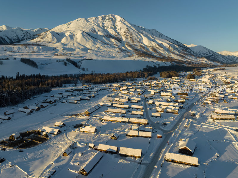 新疆北疆阿勒泰禾木冬季雪景童话世界航拍