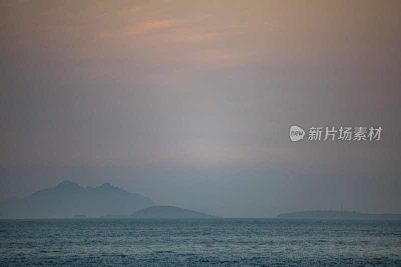 黄昏夕阳青岛小麦岛公园自然风光与城市景观