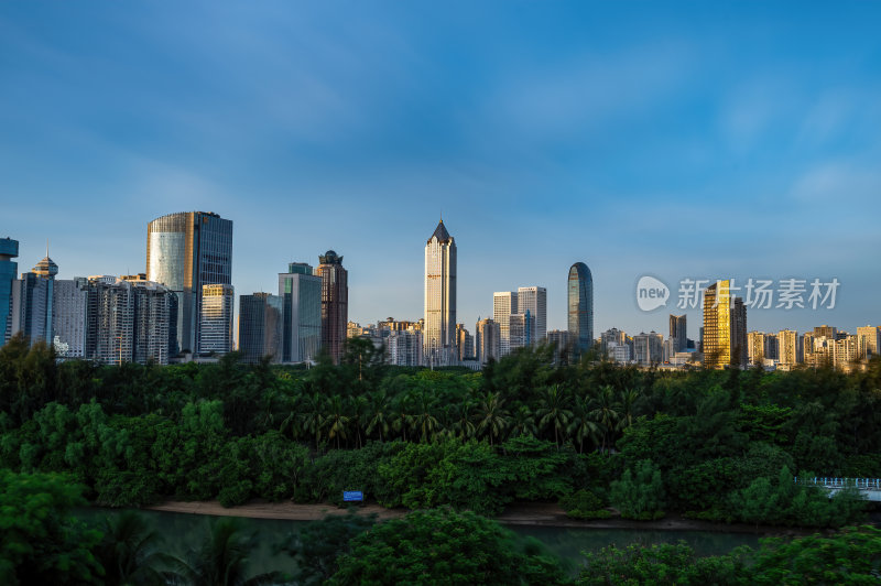 海南海口CBD滨海城市暮色的城市天际线