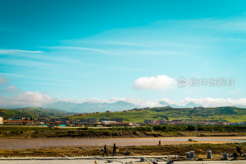 阿坝县城日出