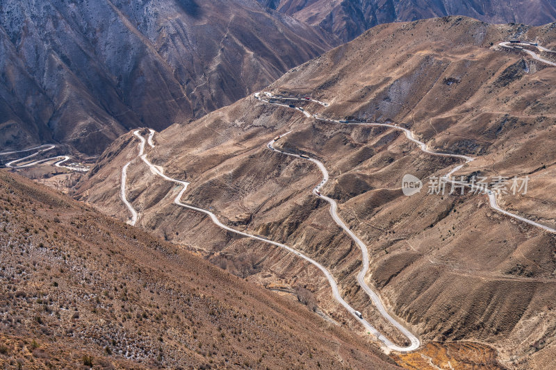 西藏昌都高原七十二拐盘山公路