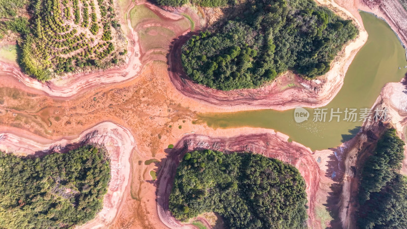 航拍山林间河流地貌景观