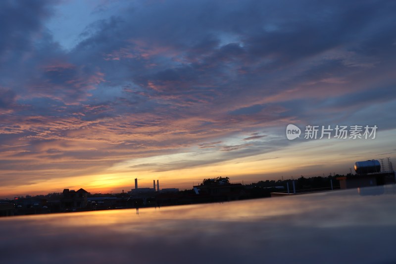 夕阳黄昏日落美丽的天空