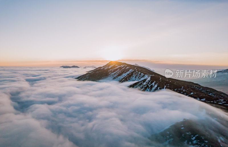 青海拉脊山云海日出