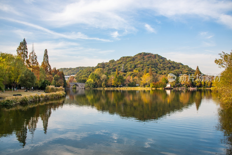 杭州湘湖下孙文化村风景区秋景