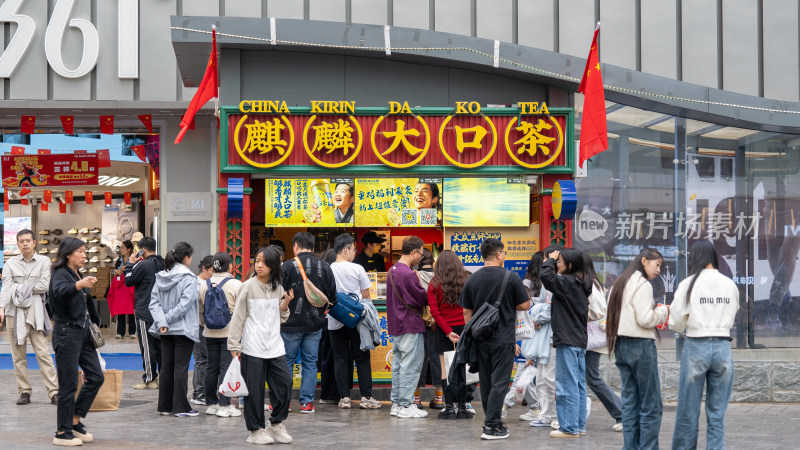 国庆云南昆明南屏步行街的市民与游客众多