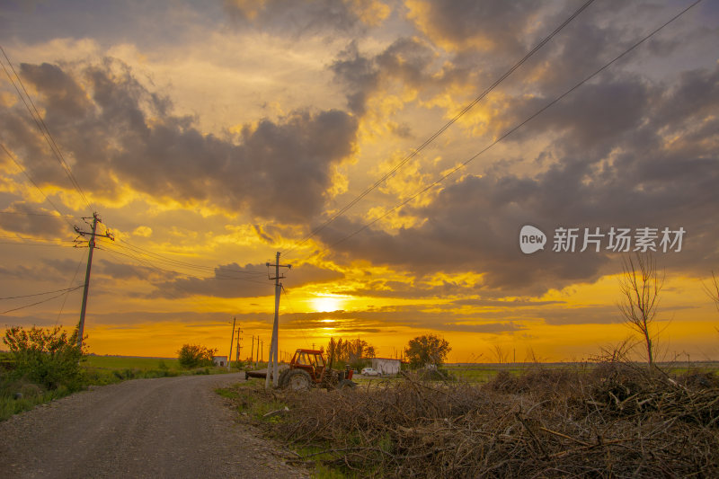 新疆日落黄昏风景