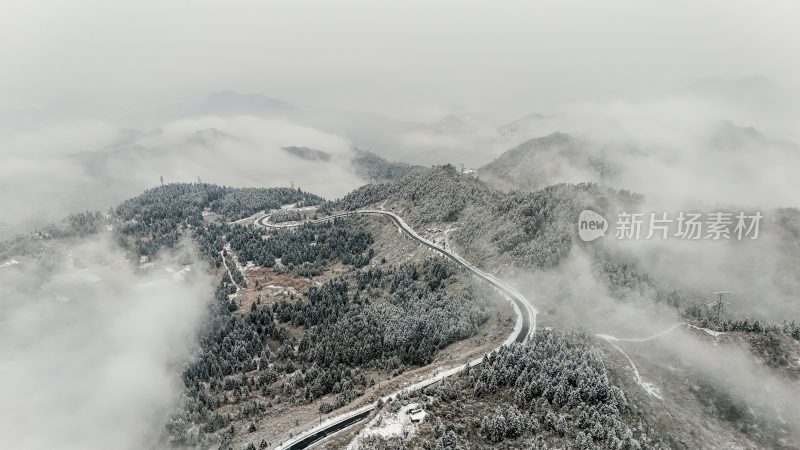 重庆酉阳：大雪纷飞赏雪忙