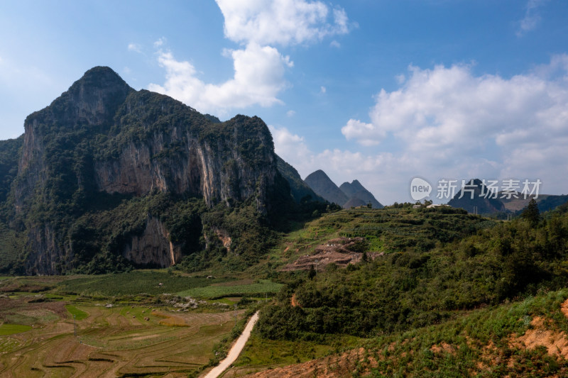 山脉 山峰 山峦 云雾缭绕的山峰