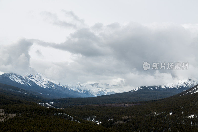 冬天的落基山脉自然美景