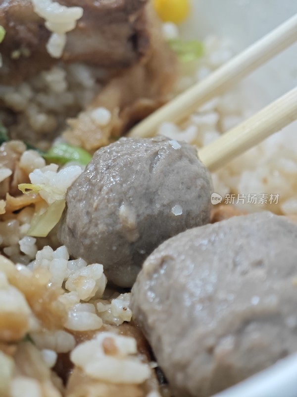 肉丸米饭近景特写