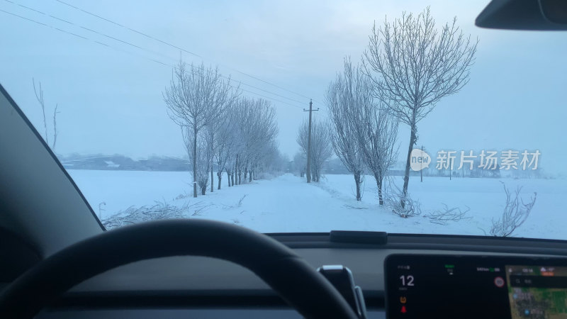 中国北方农村道路雪景