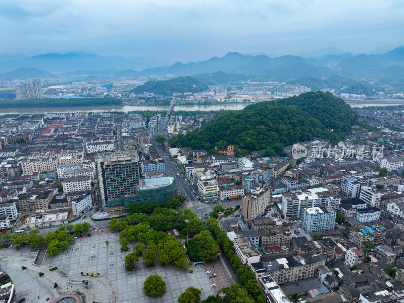 航拍浙江省台州市临海市东湖景区紫阳古街