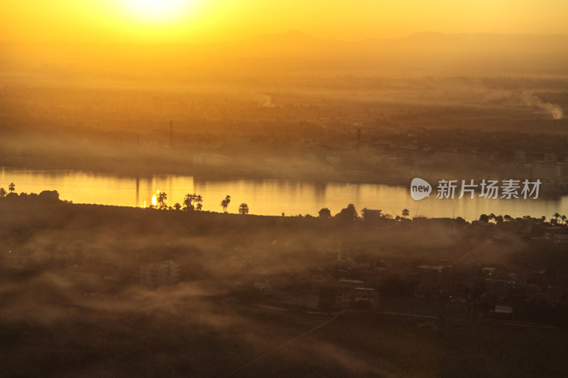 尼罗河上的日出