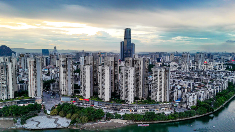 广西柳州城市晚霞夜幕降临航拍图