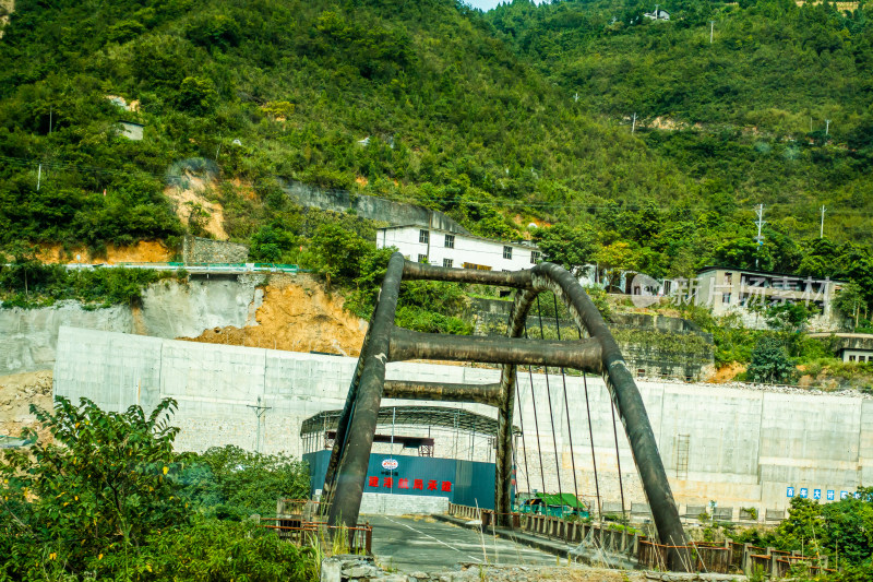 重庆武隆山脉行车隧道