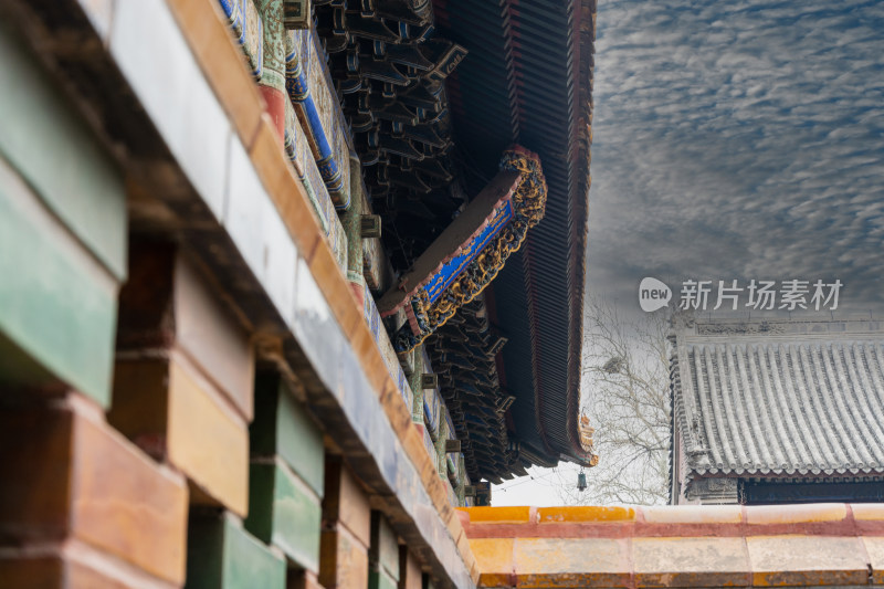 北京雍和宫的琉璃墙砖和屋顶斗拱-DSC_8400