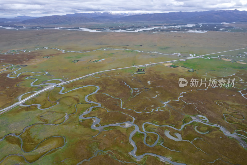 甘肃甘南玛曲阿万仓湿地蜿蜒河道草原航拍