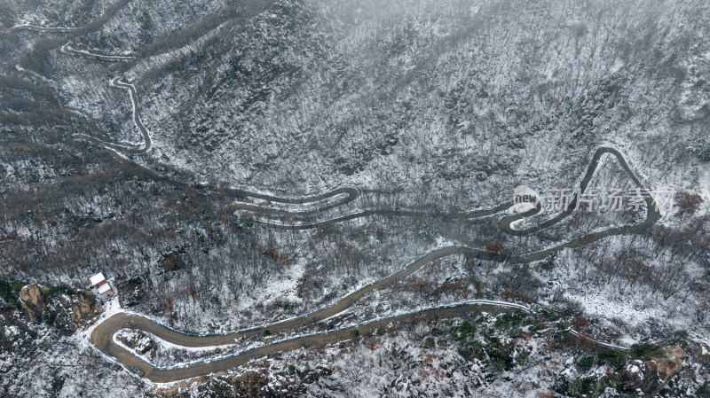 冬天雪后大山公路交通航拍