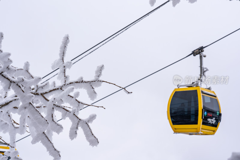 河南老君山景区冬天雪景索道旅游