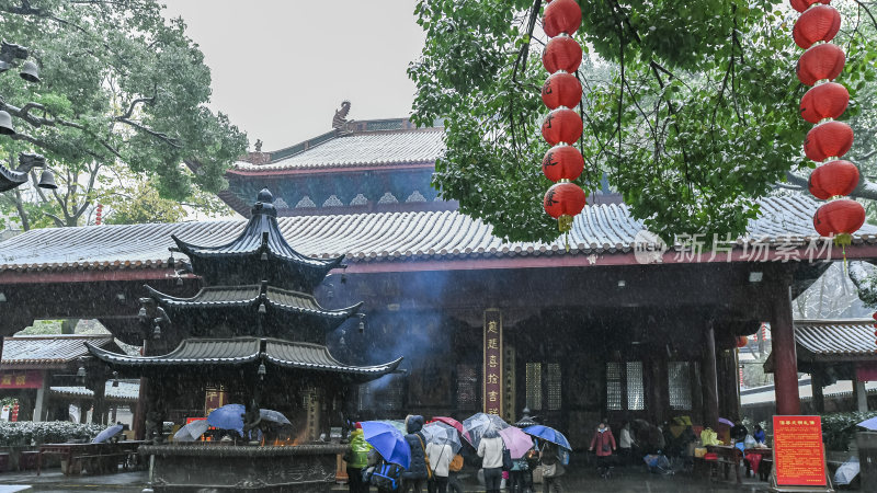 杭州飞来峰上天竺法喜禅寺冬季下雪