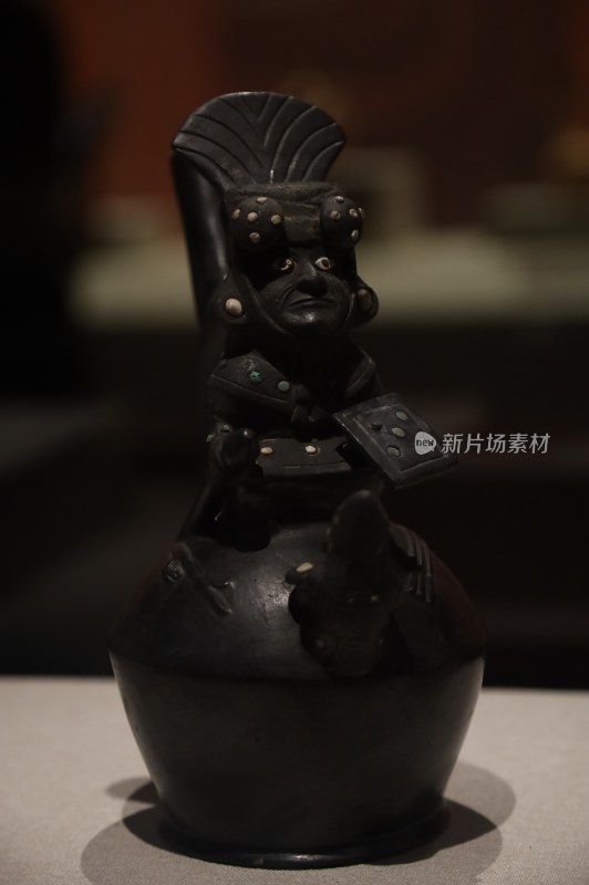 古代人物造型黑陶艺术品