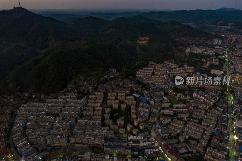 城市夜幕降临