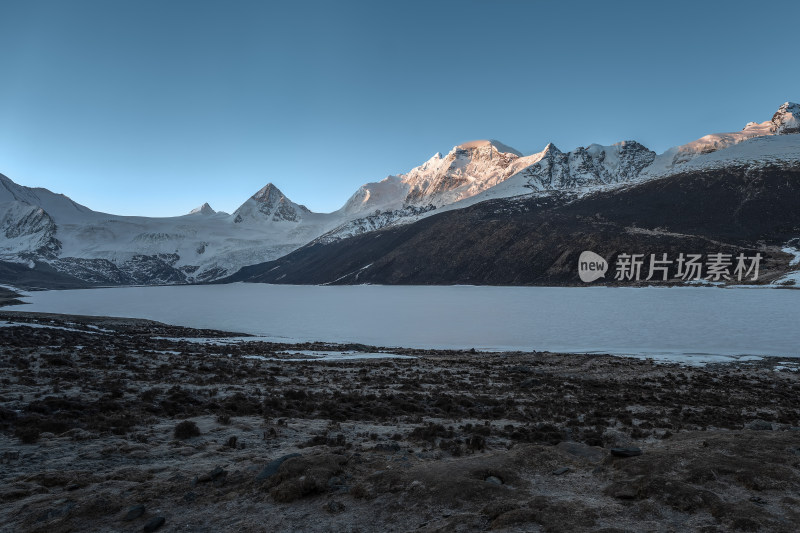 西藏那曲比如萨普神山圣山圣湖冰川壮丽景色