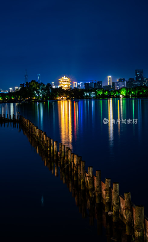 山东济南大明湖超然楼夜景夜色