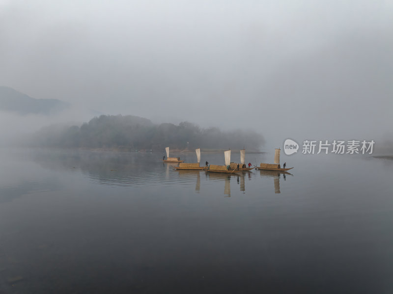 浙江丽水古堰画乡画廊孤帆丽影晨雾航拍