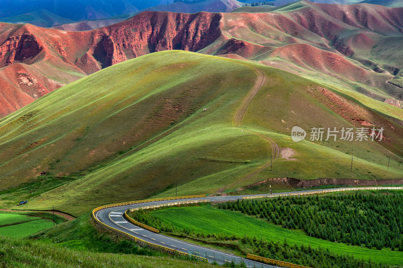 青海省卓尔山山顶风景