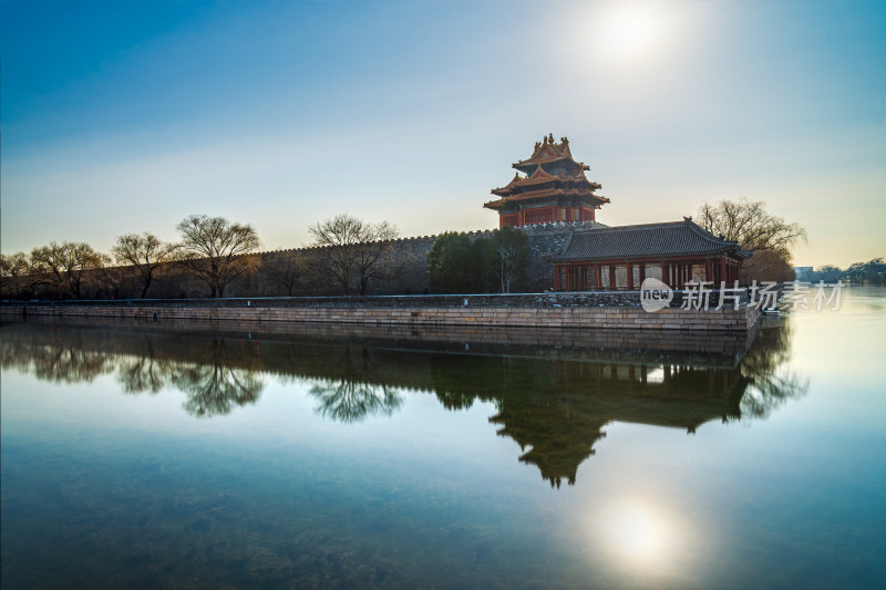 北京故宫角楼倒映在水面上的美丽景致