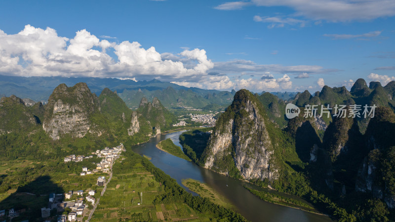 广西 桂林山水 漓江 九马画山黄布倒影