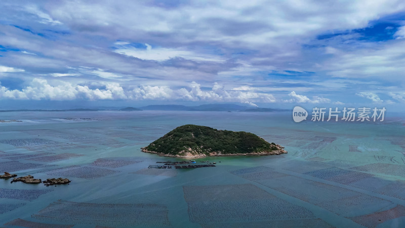 海上岛屿海岛大海海洋风光航拍图