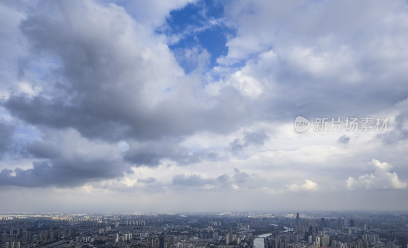 城市云海天空