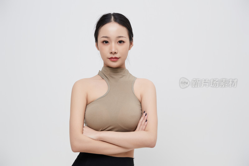 穿着运动服的亚洲美女