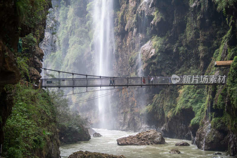 峡谷山川瀑布水流奔腾大自然风光