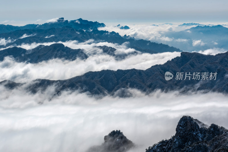 山脉大雪云海航拍辽阔高远壮观背景自然风景