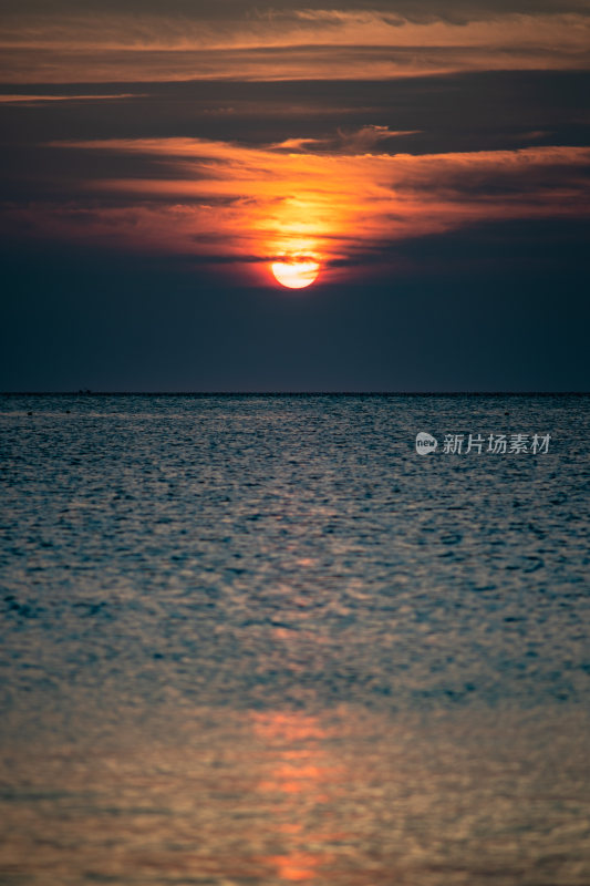 海上日落景象