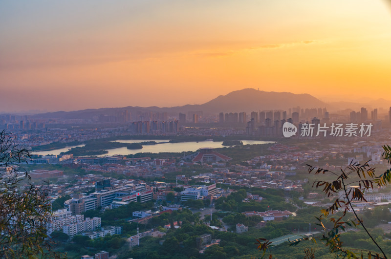 福建省泉州清源山俯瞰城市天际线夕阳风光