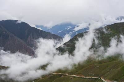 318川藏线川西甘孜高海拔草原雪山自然风光