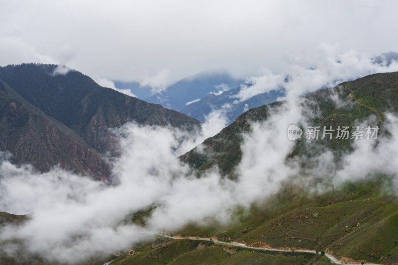 318川藏线川西甘孜高海拔草原雪山自然风光