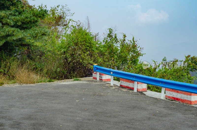 山间公路的尽头