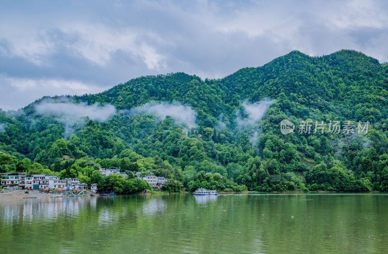 春日的新安江山水画廊风光