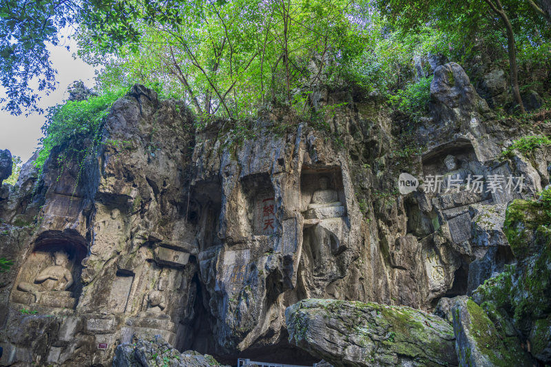 杭州西湖飞来峰塑像一线天风景