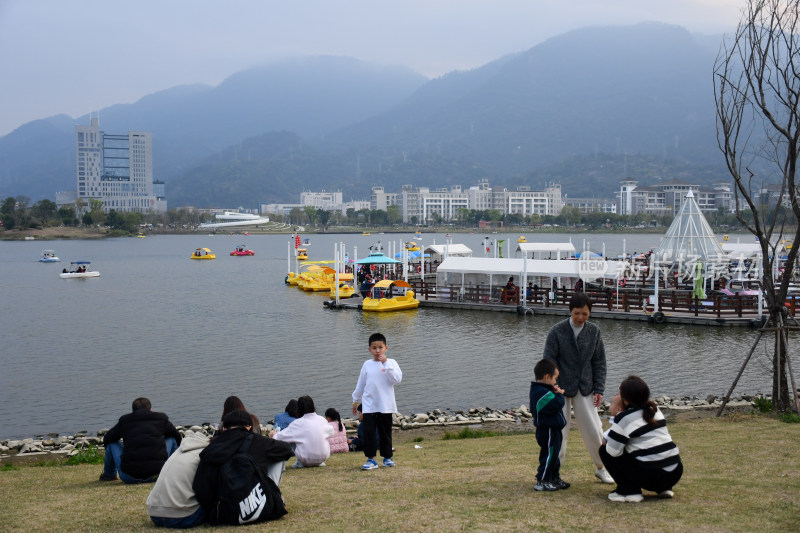 新春福州旗山湖市民游玩