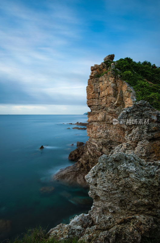 深圳杨梅坑海边悬崖风景