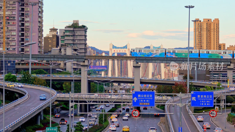 重庆城市高架桥轨道交通