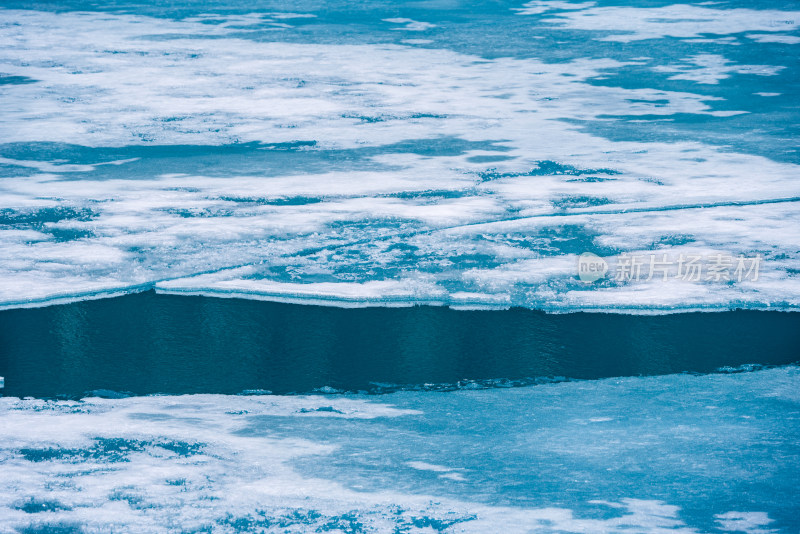 冬季冰雪冰川湖泊水面结冰