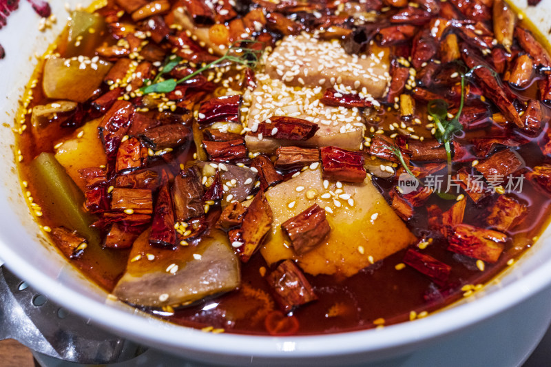 中餐美食特写，香喷喷诱人的川菜代表毛血旺